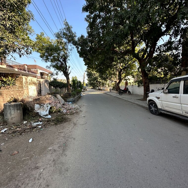  Parking, sector 7  1000 Sq.Yd. Plot In Sector 7 Panchkula 9917609