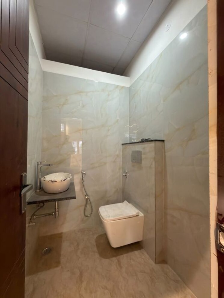 Bathroom, highland-park-chandigarh 2 Bedroom 1000 Sq.Ft. Apartment In Bhabat Zirakpur 9917596