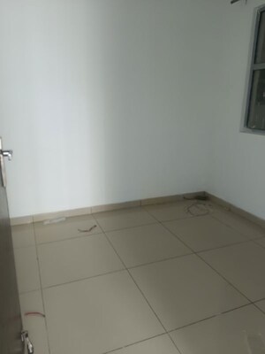 Room in 2 BHK Apartment at Gulshan Bellina, Sector 16 Greater Noida – for Rent