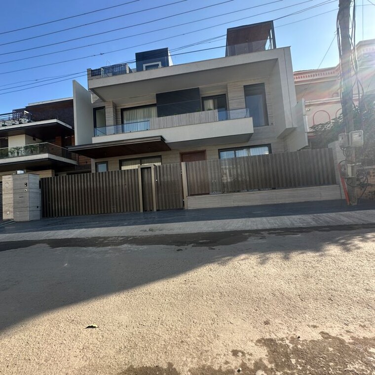 Exterior View, sector 7 5 Bedroom 350 Sq.Yd. Independent House In Sector 7 Panchkula 9917639