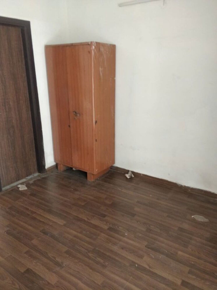 Room, sector 77 3 Bedroom 1620 Sq.Ft. Builder Floor In Sector 77 Faridabad 9917695
