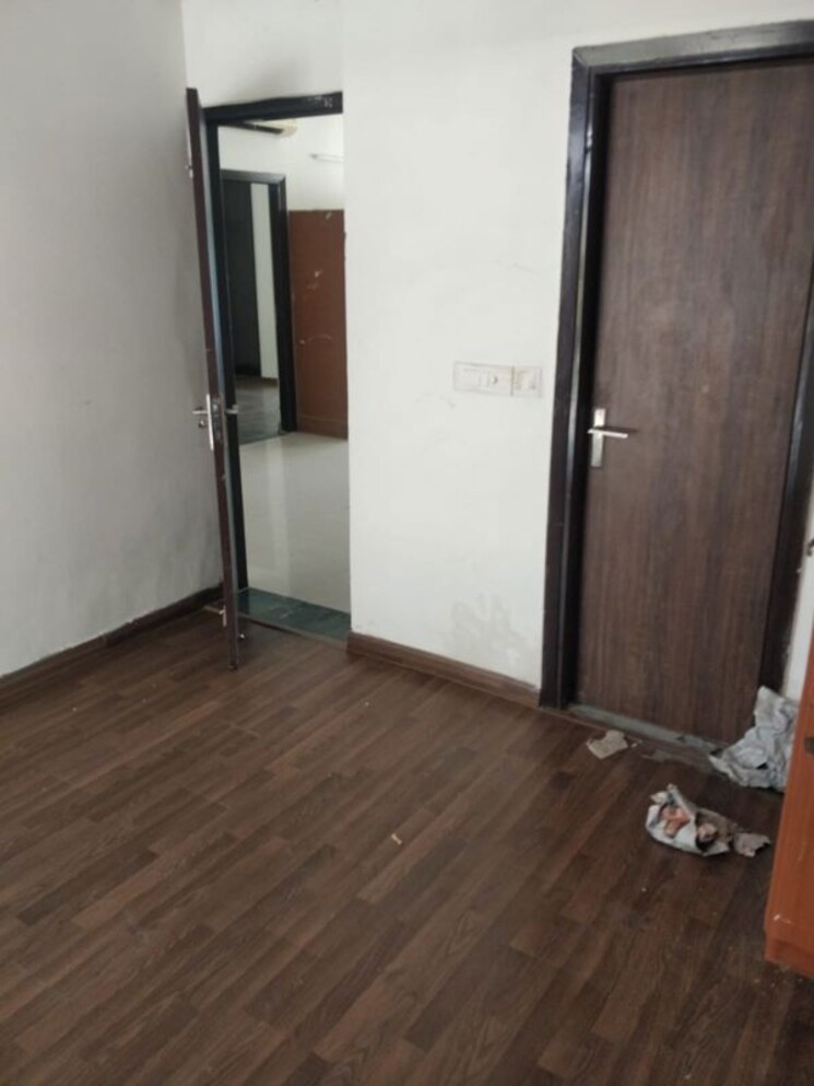 Room, sector 77 3 Bedroom 1620 Sq.Ft. Builder Floor In Sector 77 Faridabad 9917695