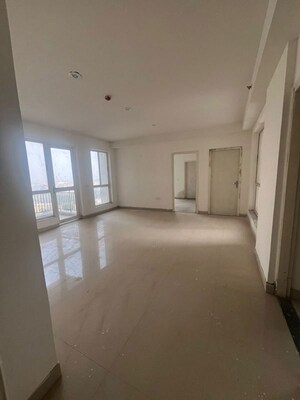 Room in 2.5 BHK Apartment at Imperia Esfera, Sector 37c – for Rent