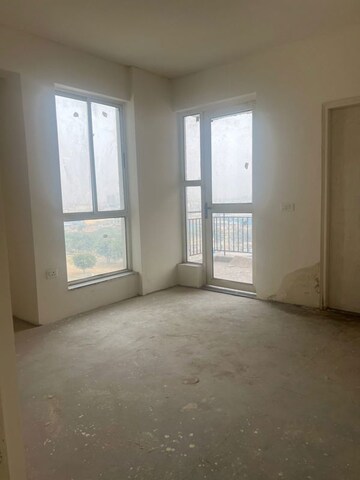 Room in 2.5 BHK Apartment at Imperia Esfera, Sector 37c – for Rent