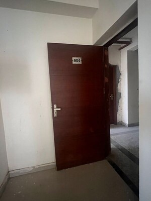 Room in 2.5 BHK Apartment at Imperia Esfera, Sector 37c – for Rent