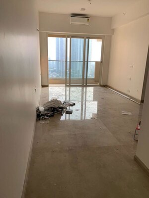 Room in 3.5 BHK Apartment at Kalpataru Radiance, Goregaon West – for Rent