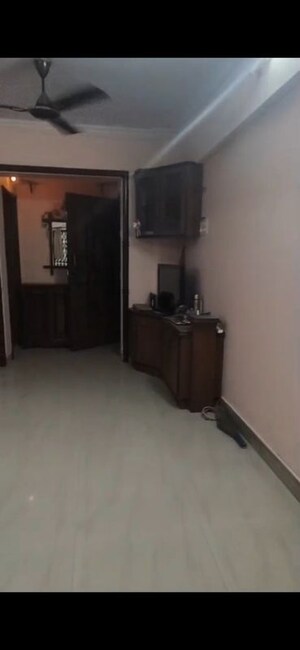 Room in 2 BHK Apartment at Divya Smruthi, Malad West – for Rent