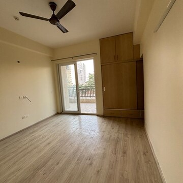 Room in 4 BHK Apartment at Adani M2K Oyster Grande, Sector 102a – for Rent