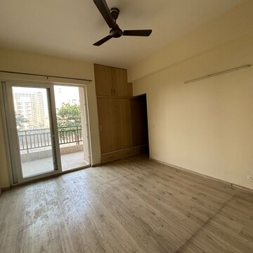 Room in 4 BHK Apartment at Adani M2K Oyster Grande, Sector 102a – for Rent