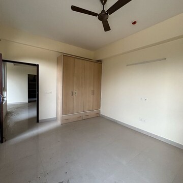 Room in 4 BHK Apartment at Adani M2K Oyster Grande, Sector 102a – for Rent