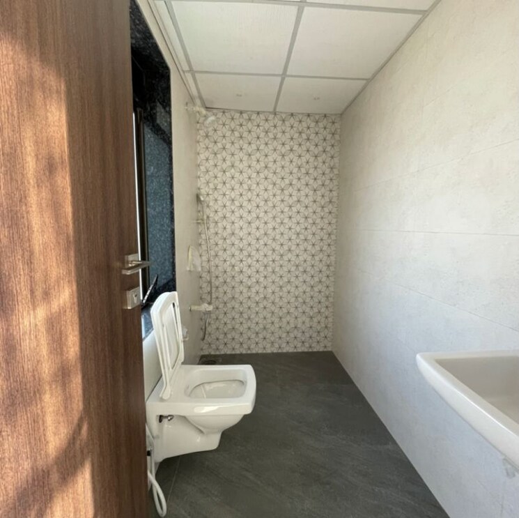 Bathroom, je-and-vee-om-trimurti 1 Bedroom 395 Sq.Ft. Apartment In Dindoshi Mumbai 9917786