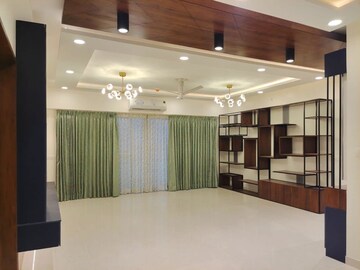 Room in 4 BHK Apartment at SNN Clermont, Hebbal – for Rent