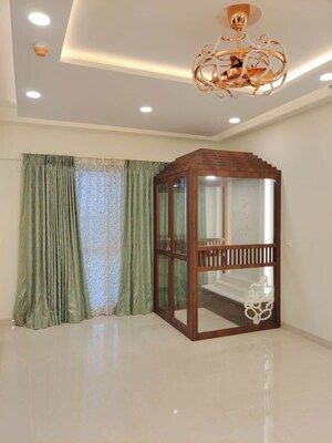 Room in 4 BHK Apartment at SNN Clermont, Hebbal – for Rent