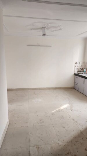 Room in 1 BHK Builder Floor at Saket – for Rent