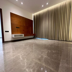 Room in 6 BHK Villa at Sector 17 – for Sale