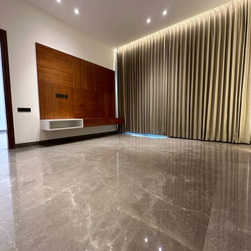 Room in 6 BHK Villa at Sector 17 – for Sale