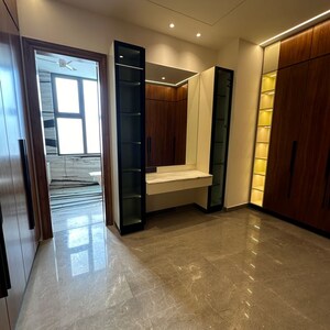 Room in 6 BHK Villa at Sector 17 – for Sale