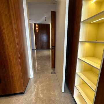 Room in 6 BHK Villa at Sector 17 – for Sale