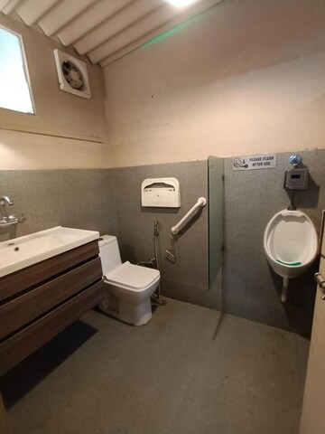 Bathroom in 5 BHK Villa at SS Southend Floors, South City 2 – for Sale