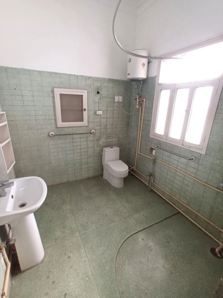 Bathroom, dlf-atria 6+ Bedroom 440 Sq.Yd. Villa In Dlf Phase ii Gurgaon 9917937