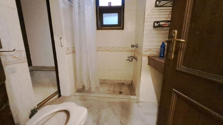 Bathroom, dlf-imperial-residences 6+ Bedroom 600 Sq.Yd. Villa In Dlf Phase I Gurgaon 9917995