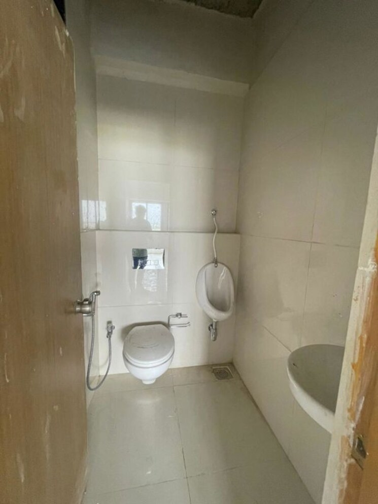 Bathroom, gota Commercial Office Space 1085 Sq.Ft. In Gota Ahmedabad 9918001