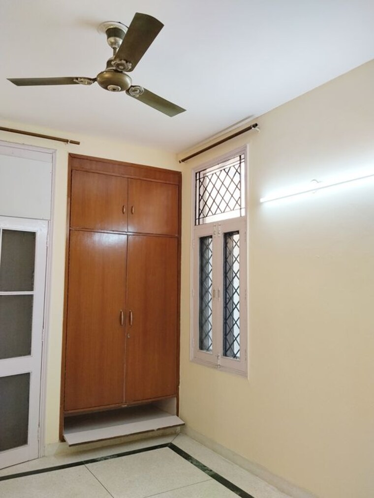 Room, sector 56 3.5 Bedroom 1650 Sq.Ft. Apartment In Sector 56 Gurgaon 9918061