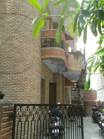 1 RK Independent House – Exterior View View at Sector 26 - for Rent