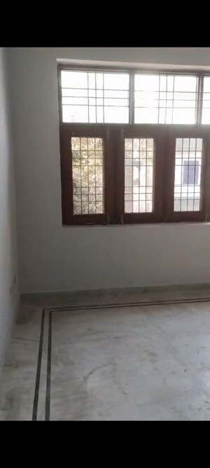 Room in 2 BHK Independent House at Beta Ii Greater Noida – for Rent