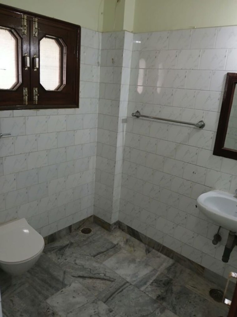 Bathroom, sector 36 2 Bedroom 1011 Sq.Ft. Builder Floor In Sector 36 Chandigarh 9917964