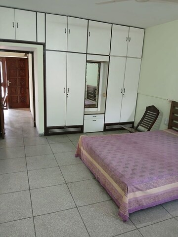 Bedroom in 2 BHK Builder Floor at Sector 36 – for Rent