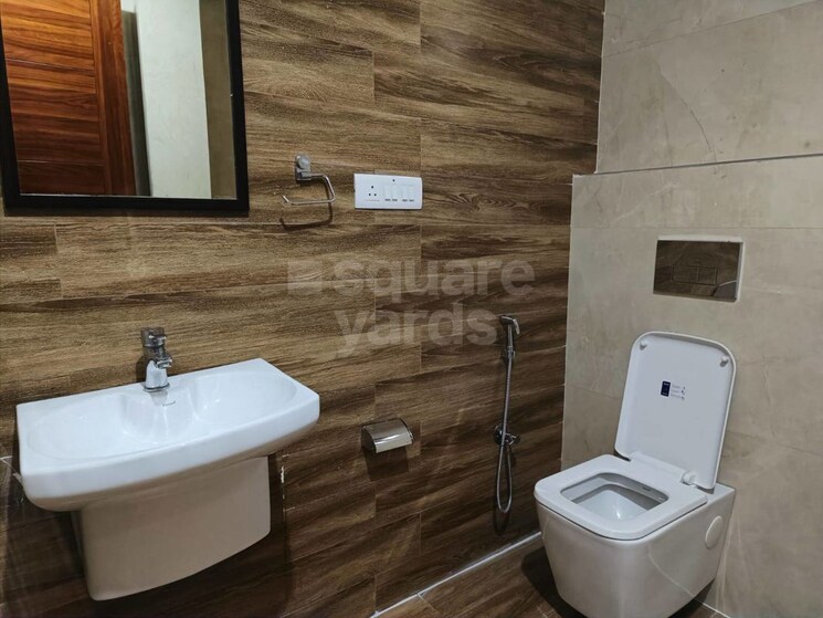 Bathroom, safdarjung enclave 2 Bedroom 1899 Sq.Ft. Builder Floor In Safdarjung Enclave Delhi 9918109
