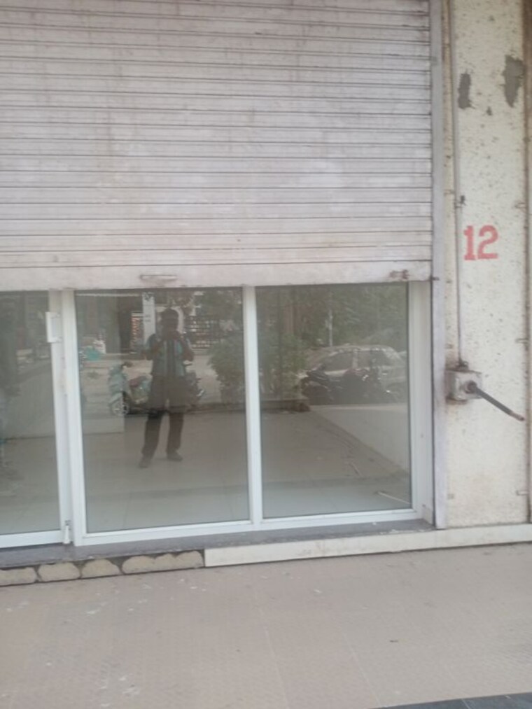 Room, sahakar-premier Commercial Shop 200 Sq.Ft. In Mira Road Thane 9918130