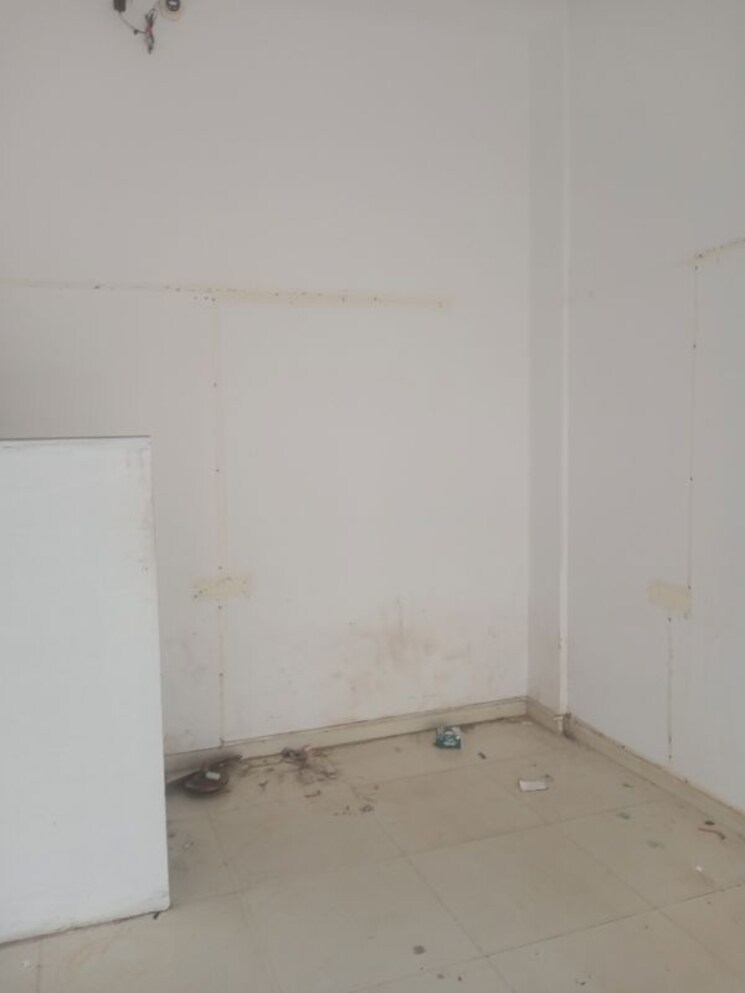 Room, sahakar-premier Commercial Shop 200 Sq.Ft. In Mira Road Thane 9918130