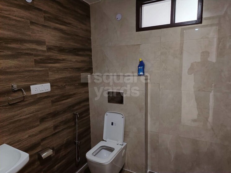 Bathroom, safdarjung enclave 2 Bedroom 1990 Sq.Ft. Builder Floor In Safdarjung Enclave Delhi 9918103