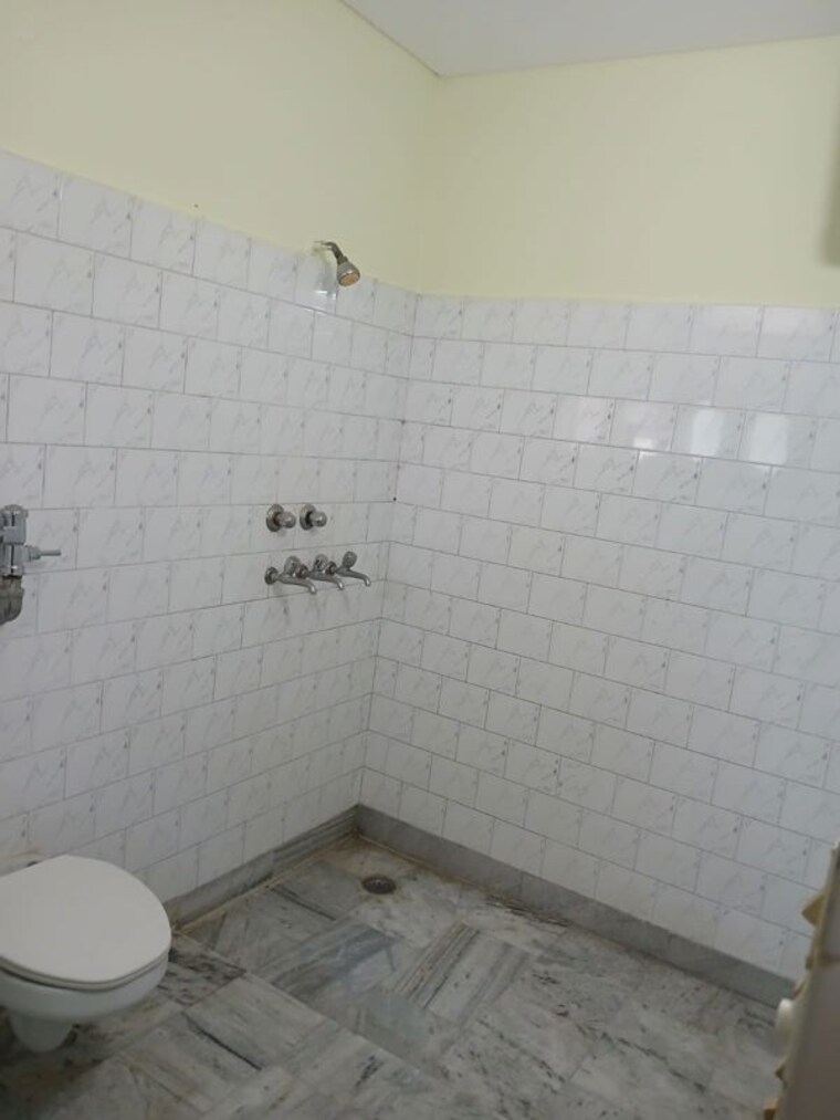 Bathroom, sector 36 2 Bedroom 1015 Sq.Ft. Builder Floor In Sector 36 Chandigarh 9917979