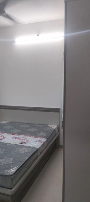 Furnished Amenities in 1 BHK Apartment at Dimple 19 North, Kandivali West – for Rent