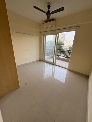 Room in 4 BHK Apartment at Adani M2K Oyster Grande, Sector 102a – for Rent