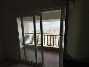 Room in 3 BHK Apartment at Candeur 40, Miyapur – for Rent