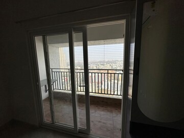 Room in 3 BHK Apartment at Candeur 40, Miyapur – for Rent