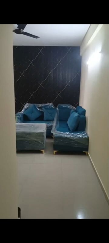 Room in 3 BHK Apartment at Pyramid Altia, Sector 70 – for Rent