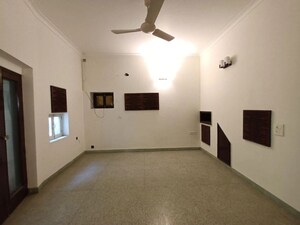 Room in 6 BHK Villa at Sushant Lok 2, Sector 57 – for Sale