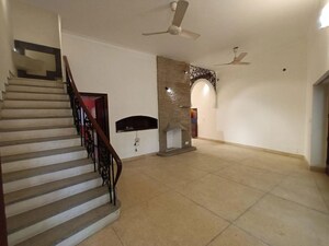 Room in 6+ BHK Villa at DLF Pink Town House, Dlf City Phase 3 – for Sale