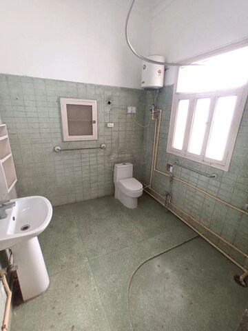 Bathroom in 6+ BHK Villa at Unitech South City 1, South City 1 – for Sale