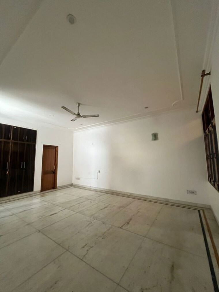 Room, unitech-south-city-1 6+ Bedroom 500 Sq.Yd. Villa In South City 1 Gurgaon 9918310