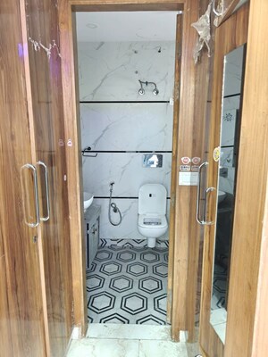 Furnished Amenities in 3 BHK Builder Floor at Green Fields Colony – for Rent