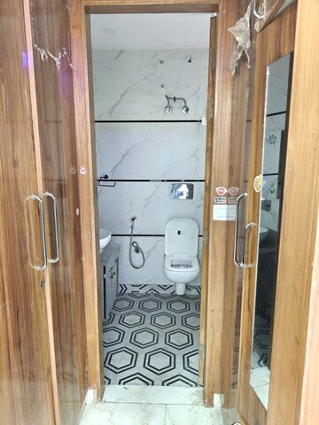 Furnished Amenities in 3 BHK Builder Floor at Green Fields Colony – for Rent