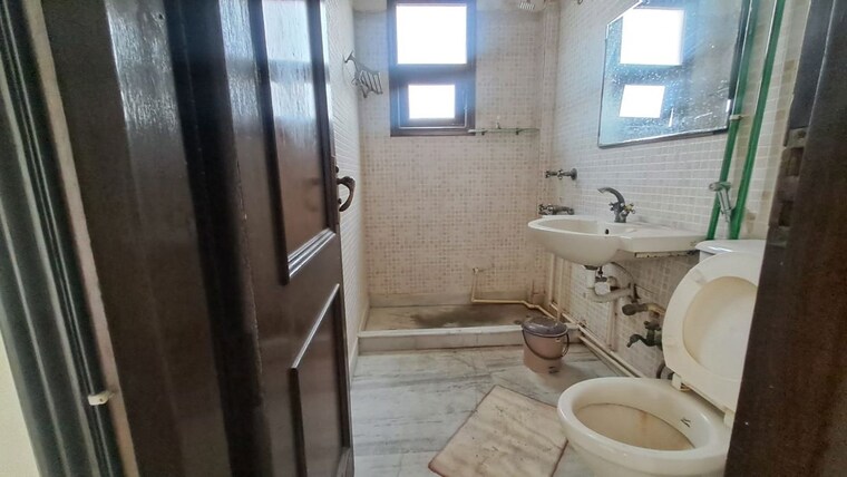 Bathroom, rbc-ii 6+ Bedroom 540 Sq.Ft. Villa In Sushant Lok I Gurgaon 9918316