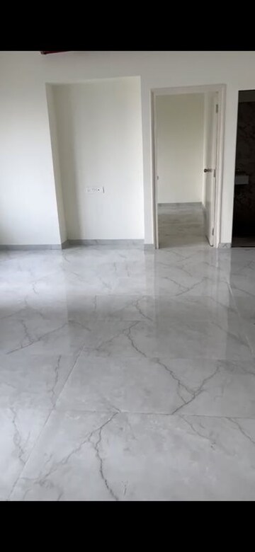 Room in 3 BHK Apartment at Adinath Apartment Grant Road, Grant Road – for Sale