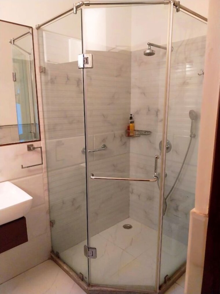 Bathroom, kalkaji 3 Bedroom 1400 Sq.Ft. Builder Floor In Kalkaji Delhi 9918374